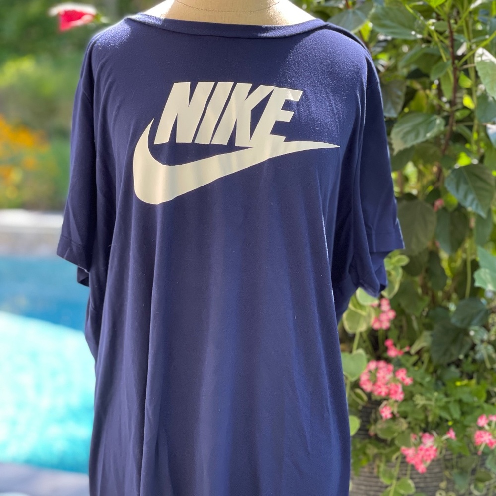 Nike Adult Tee shirt